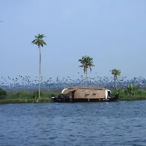 Abad Premium House Boat Botel Kumarakom